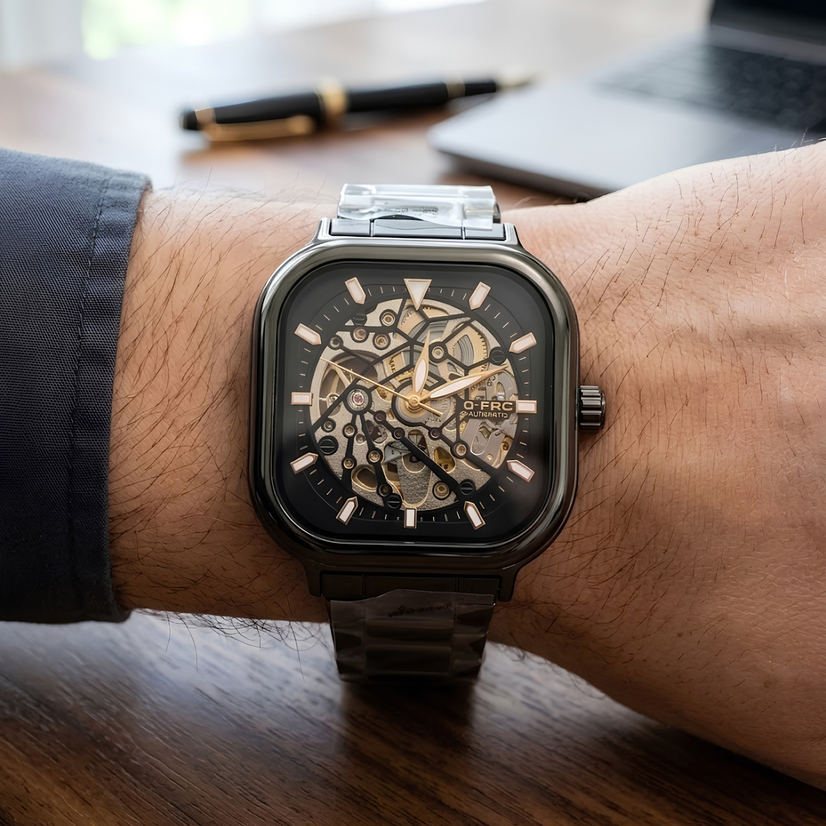 Reloj G-Force Cushion Black Gold